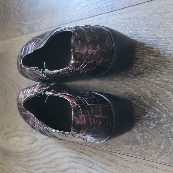 Clark's clogs - Picture 2 of 6